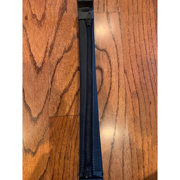 Uppababy Vista Bumper Bar Leather Cover | Black - Picture 6 of 9